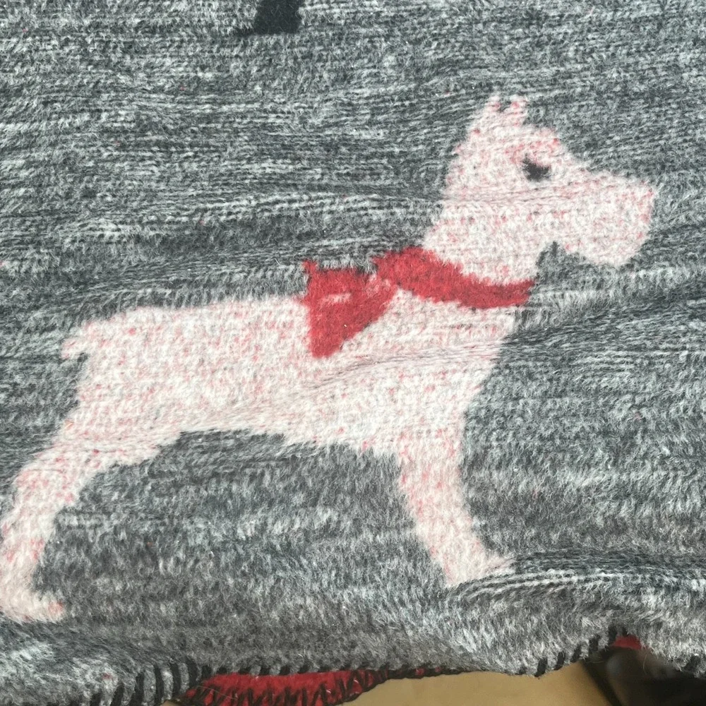 European Studio Luxe Reversible Throw 50x70 Dog Print Reversible Woven Jacquard
